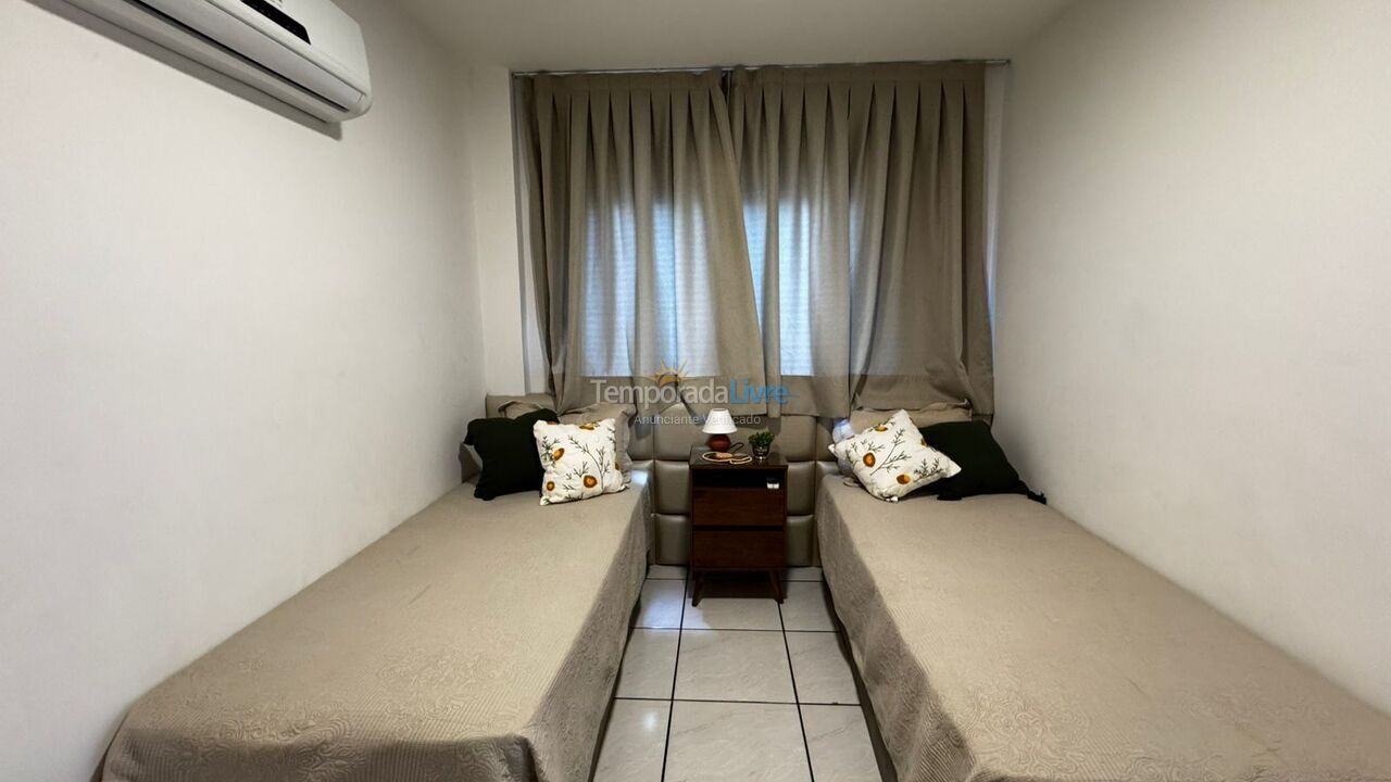 Apartamento para aluguel de temporada em Itapema (Meia Praia)
