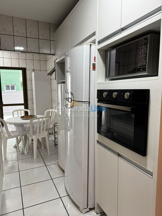 Apartamento para aluguel de temporada em Itapema (Meia Praia)