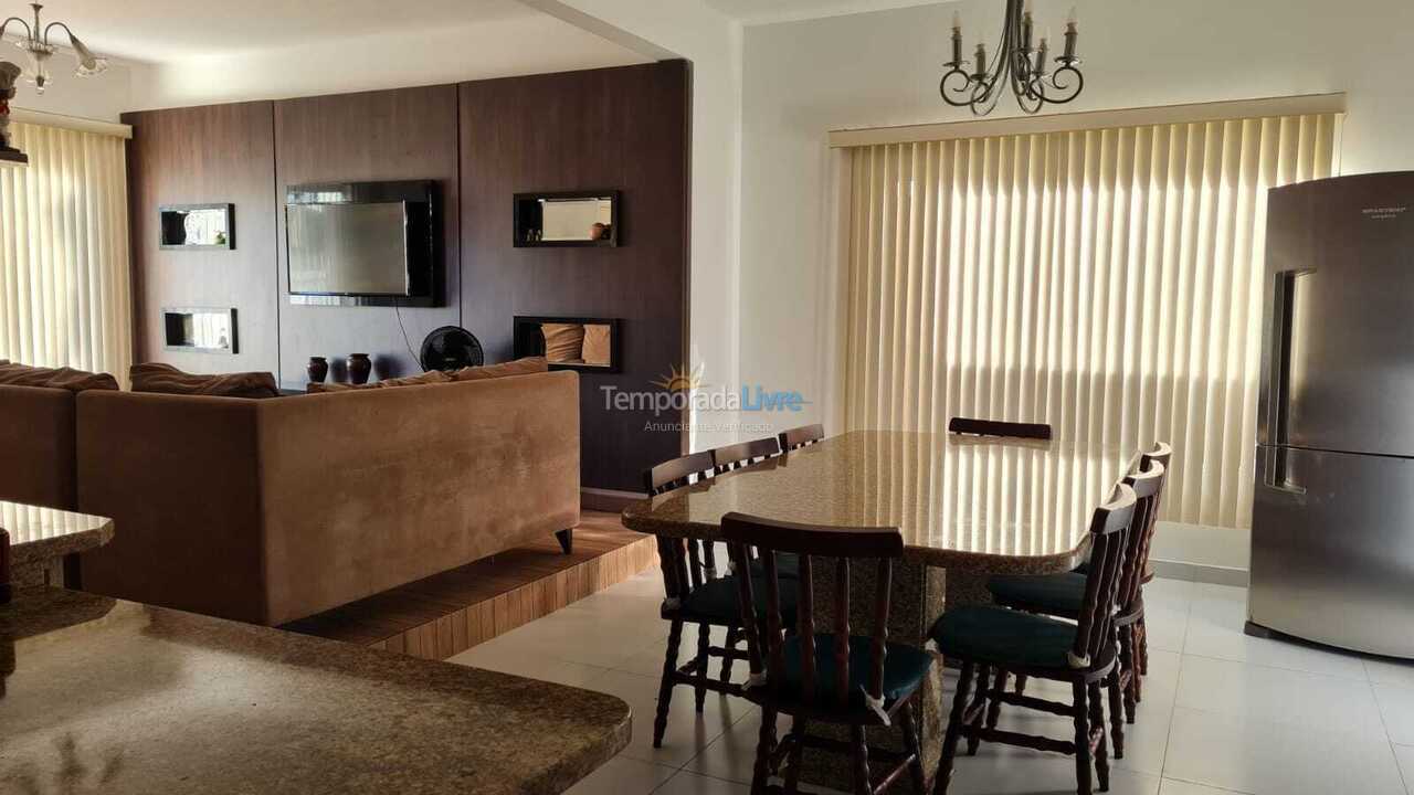 Casa para aluguel de temporada em São Francisco do Sul (Ubatuba)