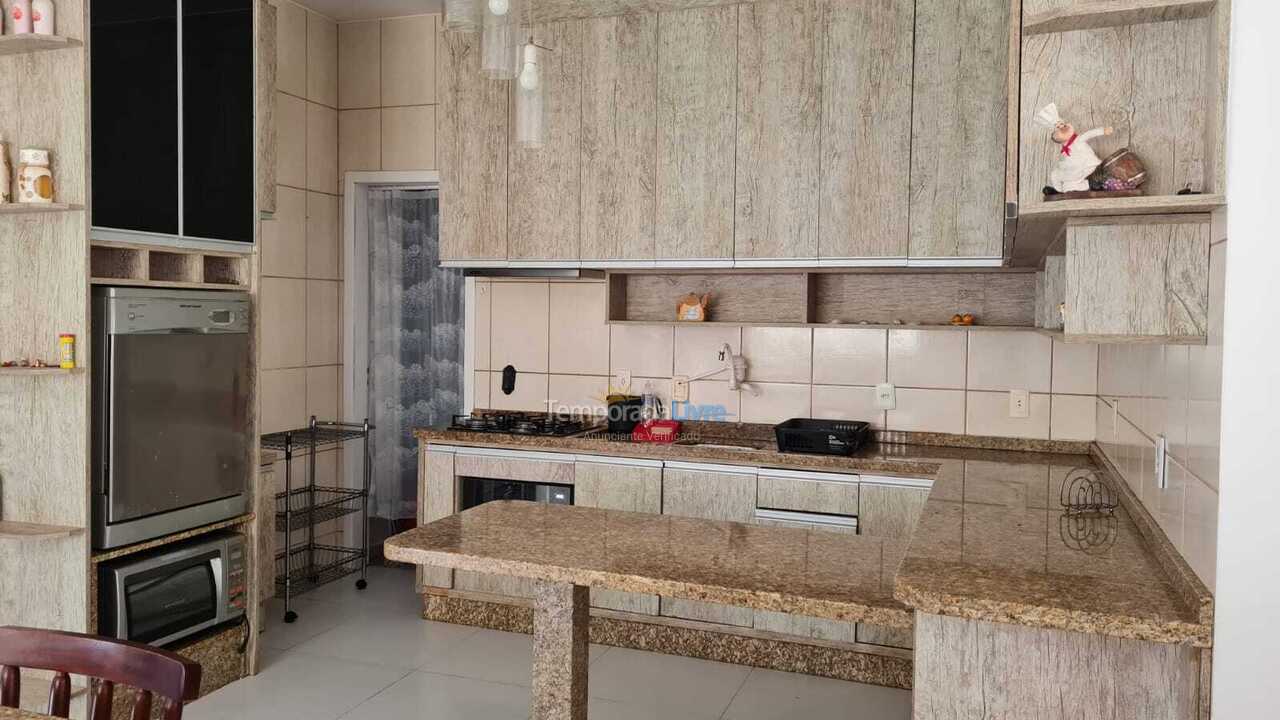 Casa para aluguel de temporada em São Francisco do Sul (Ubatuba)