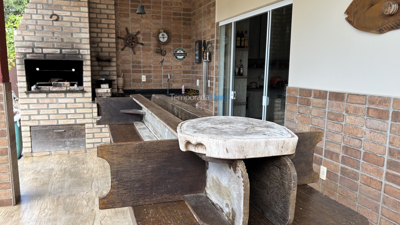 Casa para aluguel de temporada em São Francisco do Sul (Ubatuba)