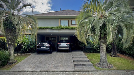 Casa de lujo en condominio cerrado, capacidad hasta 10 personas.