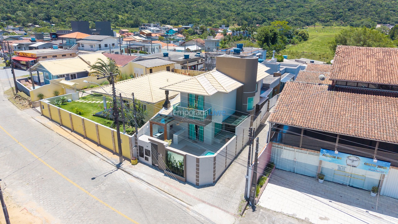 House for vacation rental in Bombinhas (Praia de Zimbros)