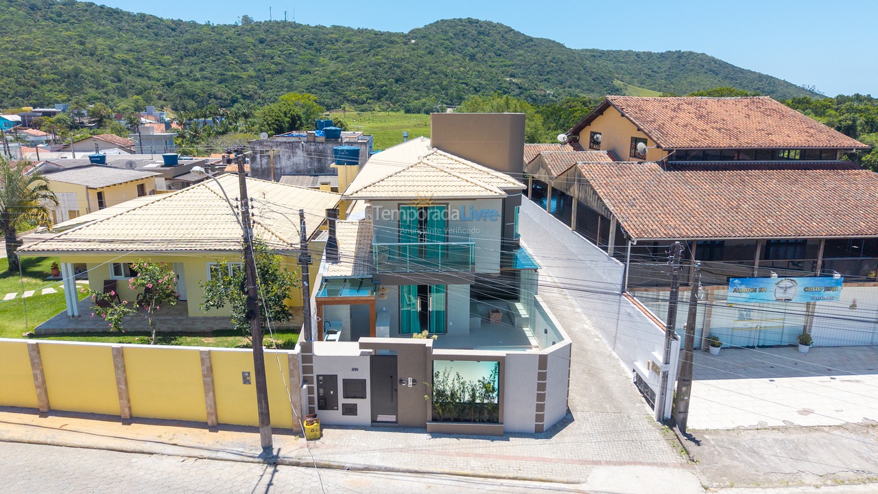 House for vacation rental in Bombinhas (Praia de Zimbros)