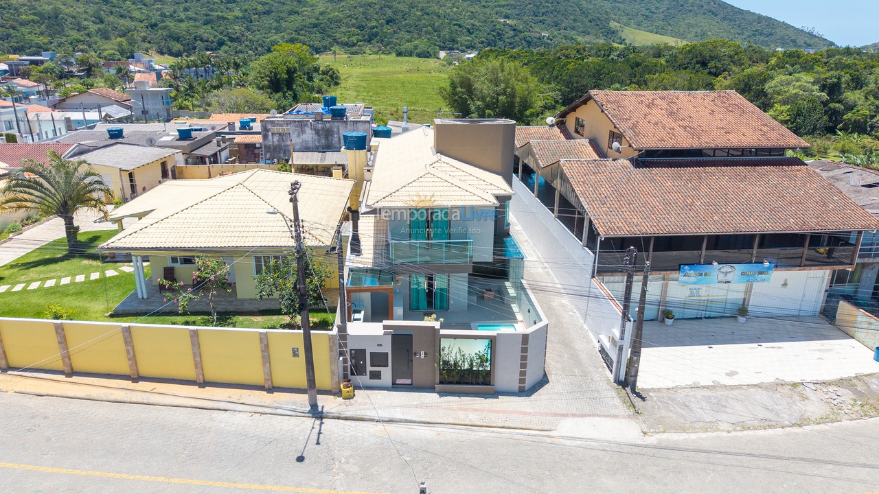 House for vacation rental in Bombinhas (Praia de Zimbros)