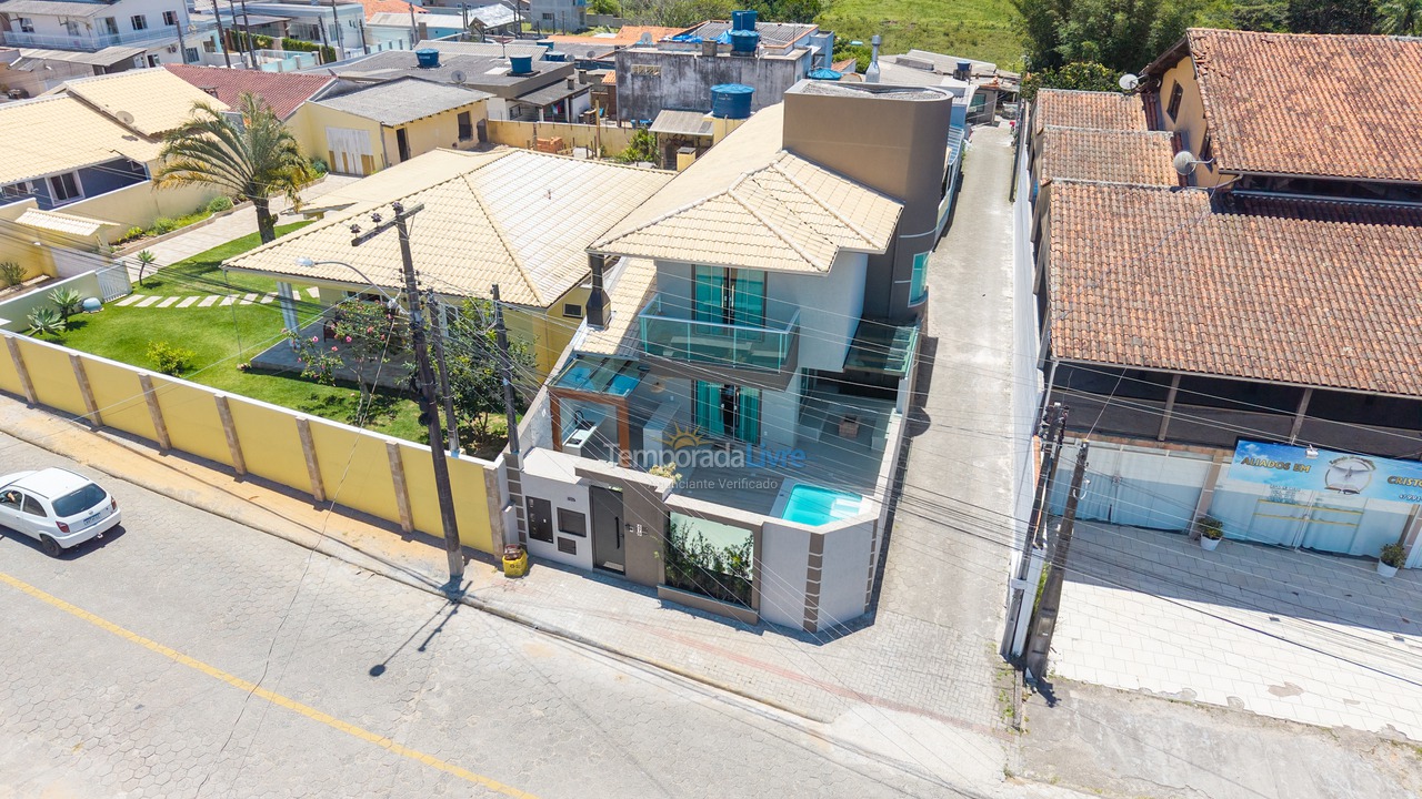 House for vacation rental in Bombinhas (Praia de Zimbros)