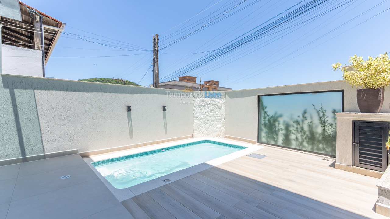 House for vacation rental in Bombinhas (Praia de Zimbros)