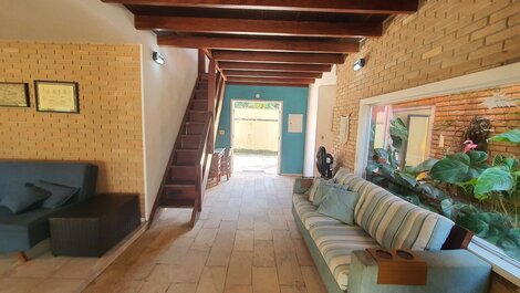 Casa com piscina e churrasqueira