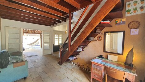 Casa com piscina e churrasqueira