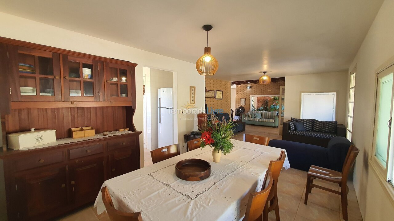 Casa para aluguel de temporada em Ubatuba (Itamambuca)