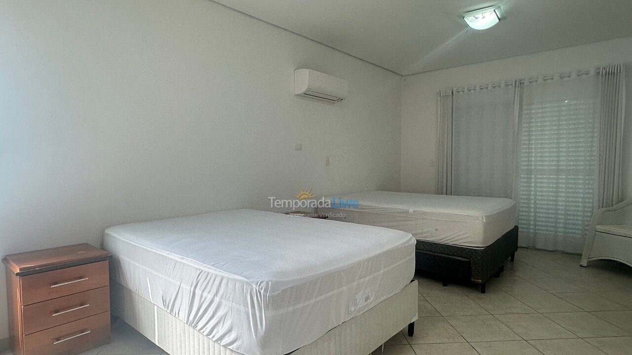 Chácara / sítio para aluguel de temporada em Bertioga (Riviera de São Lourenço)