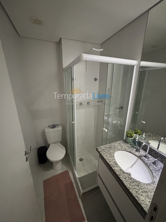 Apartamento para aluguel de temporada em Guarujá (Pitangueiras)