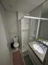 Lindo Apartamento em Pitangueiras, 100 mts da praia