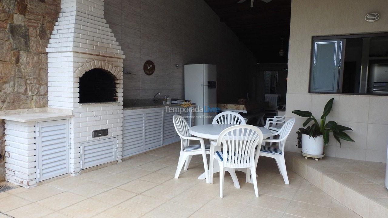 House for vacation rental in Bertioga (Jardim São Lourenço)