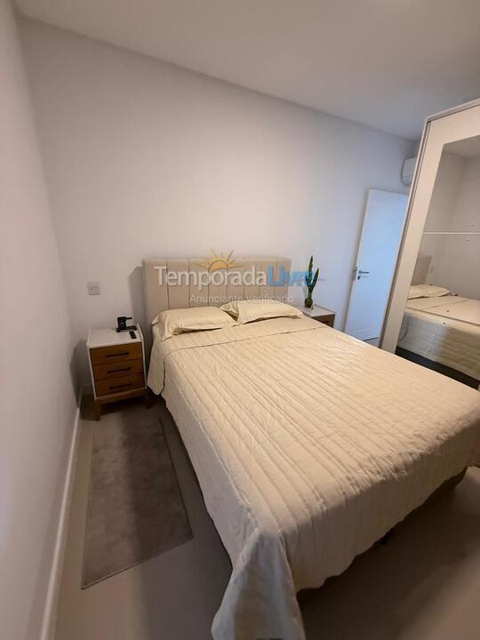 Apartamento para aluguel de temporada em Governador Celso Ramos (Praia de Palmas)