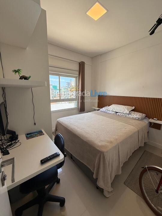 Apartamento para aluguel de temporada em Governador Celso Ramos (Praia de Palmas)