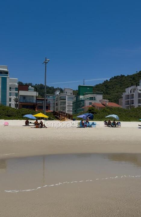 Apartamento para aluguel de temporada em Governador Celso Ramos (Praia de Palmas)