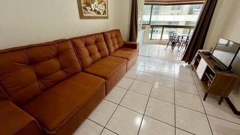 Apartment next to Russi e Russi Shopping Mall, one block from the beach.