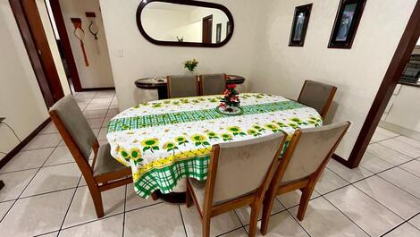 Apartment next to Russi e Russi Shopping Mall, one block from the beach.