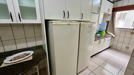 Apartment next to Russi e Russi Shopping Mall, one block from the beach.