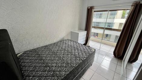 Apartment next to Russi e Russi Shopping Mall, one block from the beach.