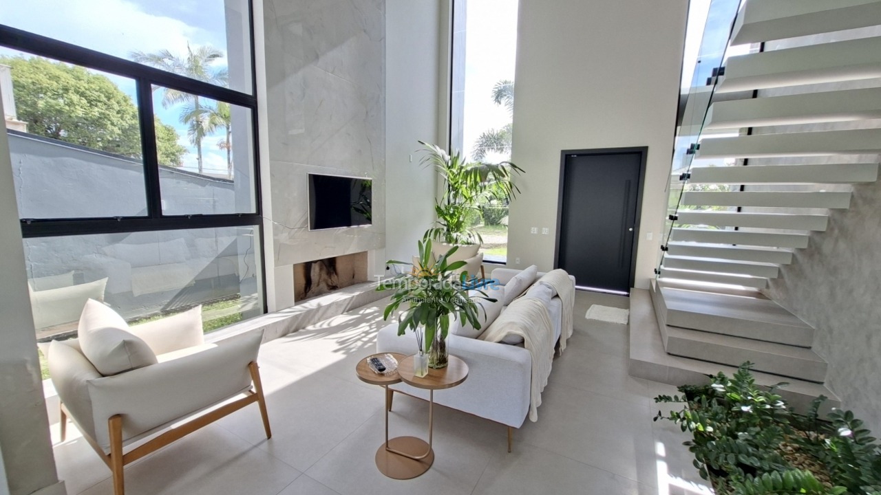 Casa para alquiler de vacaciones em Florianópolis (Praia da Daniela)