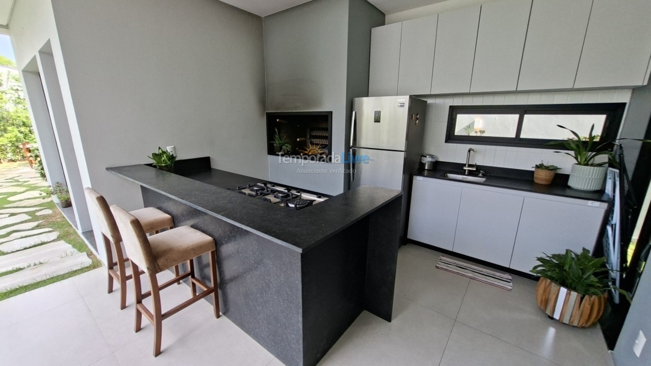 Casa para alquiler de vacaciones em Florianópolis (Praia da Daniela)