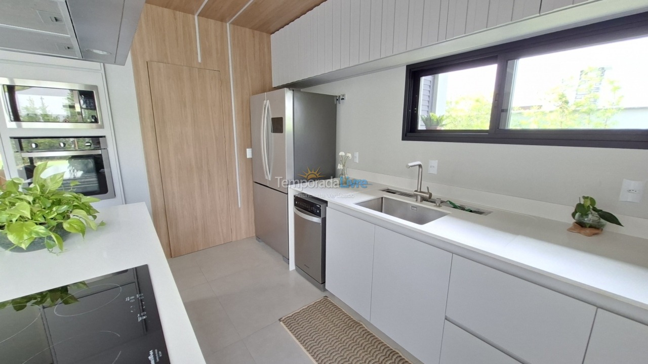 Casa para alquiler de vacaciones em Florianópolis (Praia da Daniela)