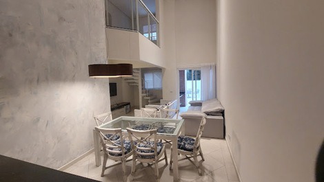 Apartamento dúplex de 4 habitaciones en Riviera de São Lourenço