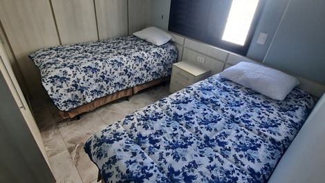 HIGH STANDARD 3 BEDROOMS SUITE AIR CONDITIONING 3 POOLS 2 GARAGES