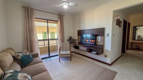 267 - Apto na Av. principal a 50m da praia de Bombas