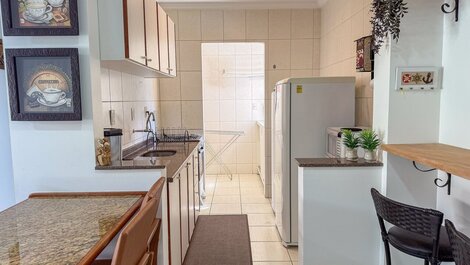 267 - Apto na Av. principal a 50m da praia de Bombas