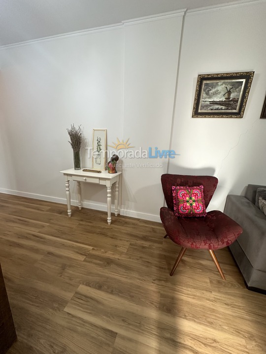 Apartamento para aluguel de temporada em Itapema (Meia Praia)