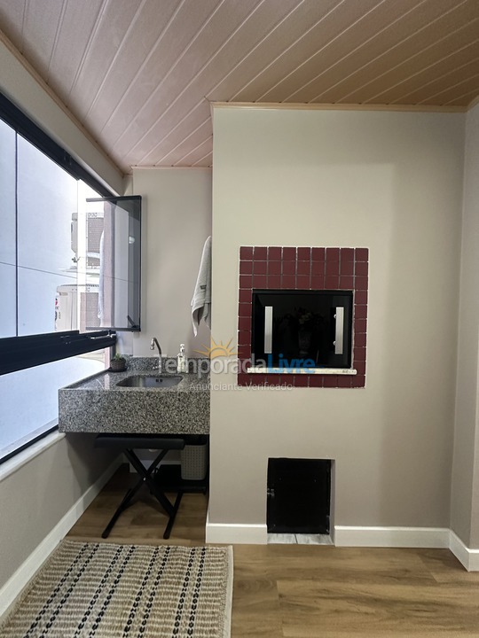 Apartamento para aluguel de temporada em Itapema (Meia Praia)