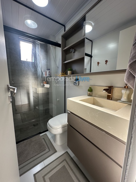 Apartamento para aluguel de temporada em Itapema (Meia Praia)