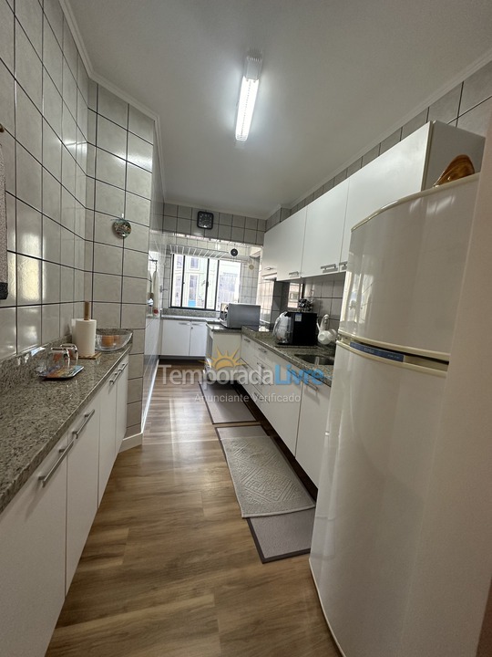 Apartamento para aluguel de temporada em Itapema (Meia Praia)