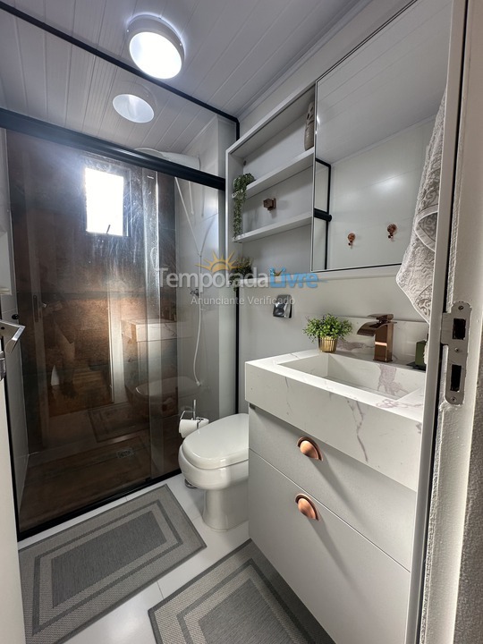 Apartamento para aluguel de temporada em Itapema (Meia Praia)