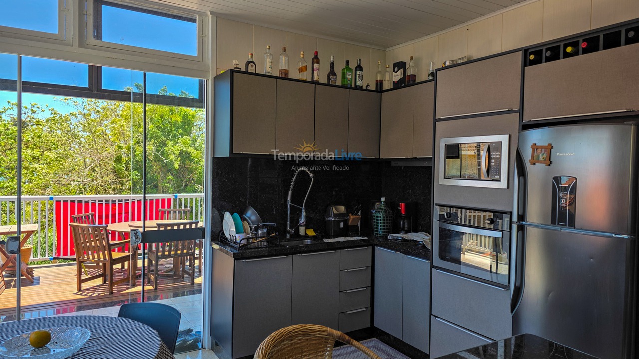 Casa para aluguel de temporada em São Francisco do Sul (Ubatuba)