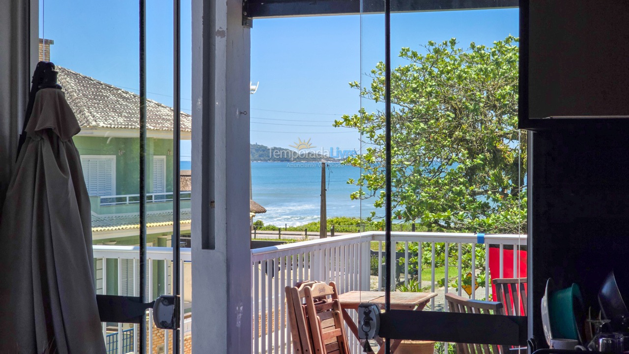 Casa para aluguel de temporada em São Francisco do Sul (Ubatuba)