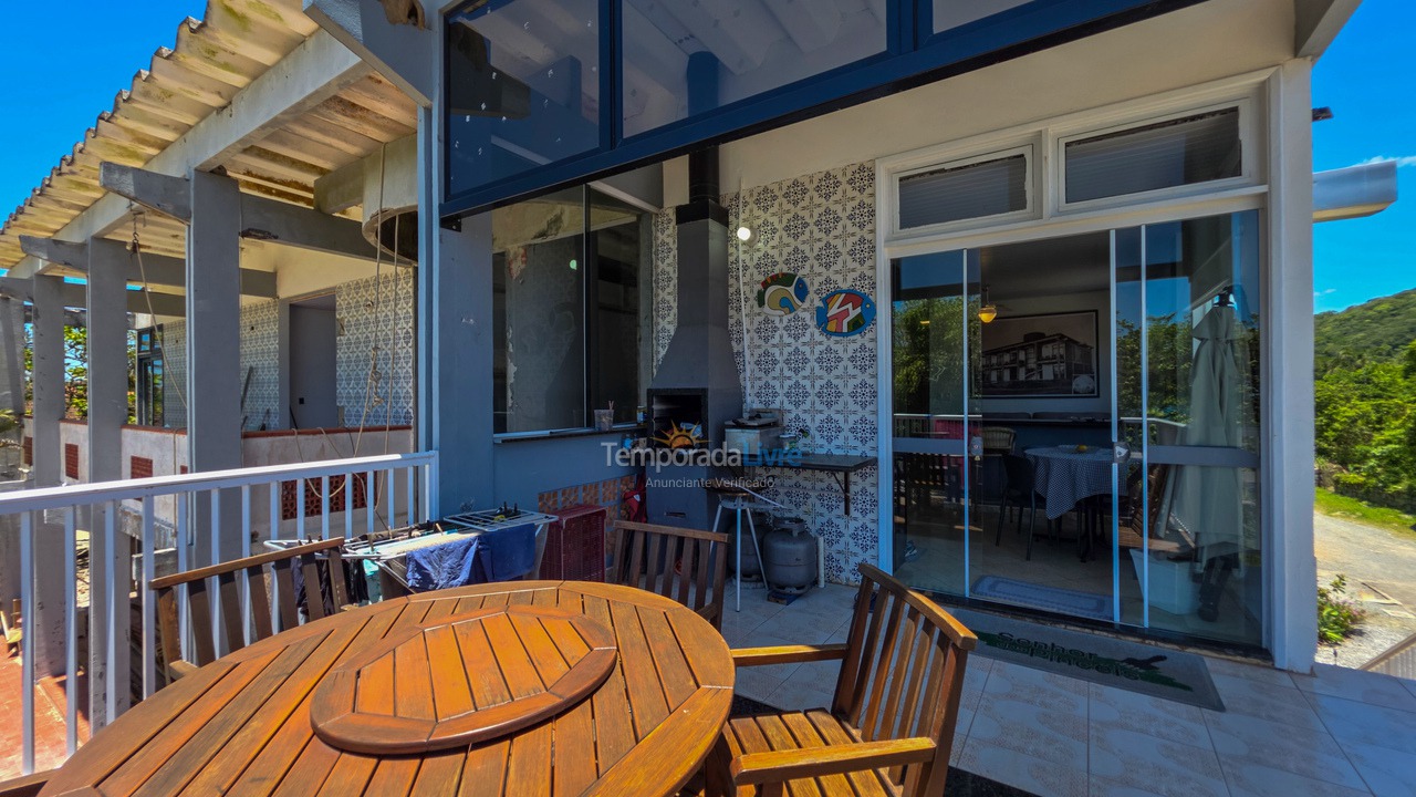 Casa para aluguel de temporada em São Francisco do Sul (Ubatuba)