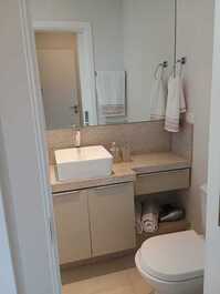 LOCAÇÃO TEMPORADA: JURERÊ, 2 SUÍTES, ÓTIMA LOCALIZAÇÃO