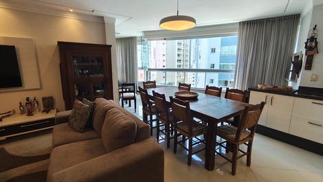 3 Suites a 100 metros da praia com 2 vagas de garagem