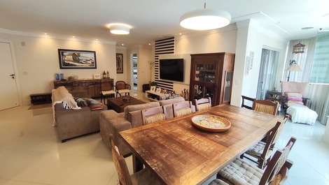 3 Suites a 100 metros da praia com 2 vagas de garagem