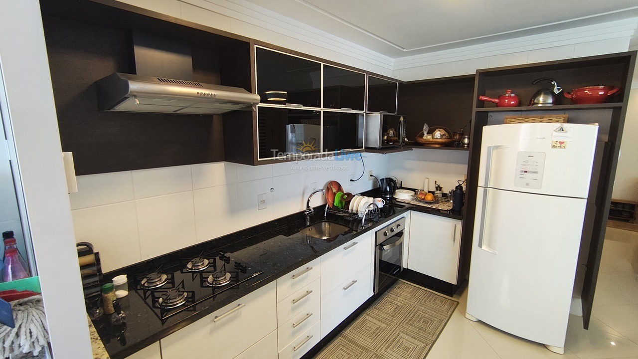 Apartamento para aluguel de temporada em Balneário Camboriú (Centro)