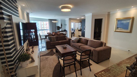 3 Suites a 100 metros da praia com 2 vagas de garagem