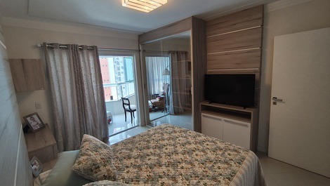 3 Suites a 100 metros da praia com 2 vagas de garagem