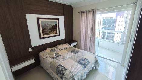 3 Suites a 100 metros da praia com 2 vagas de garagem