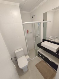 3 Suites a 100 metros da praia com 2 vagas de garagem