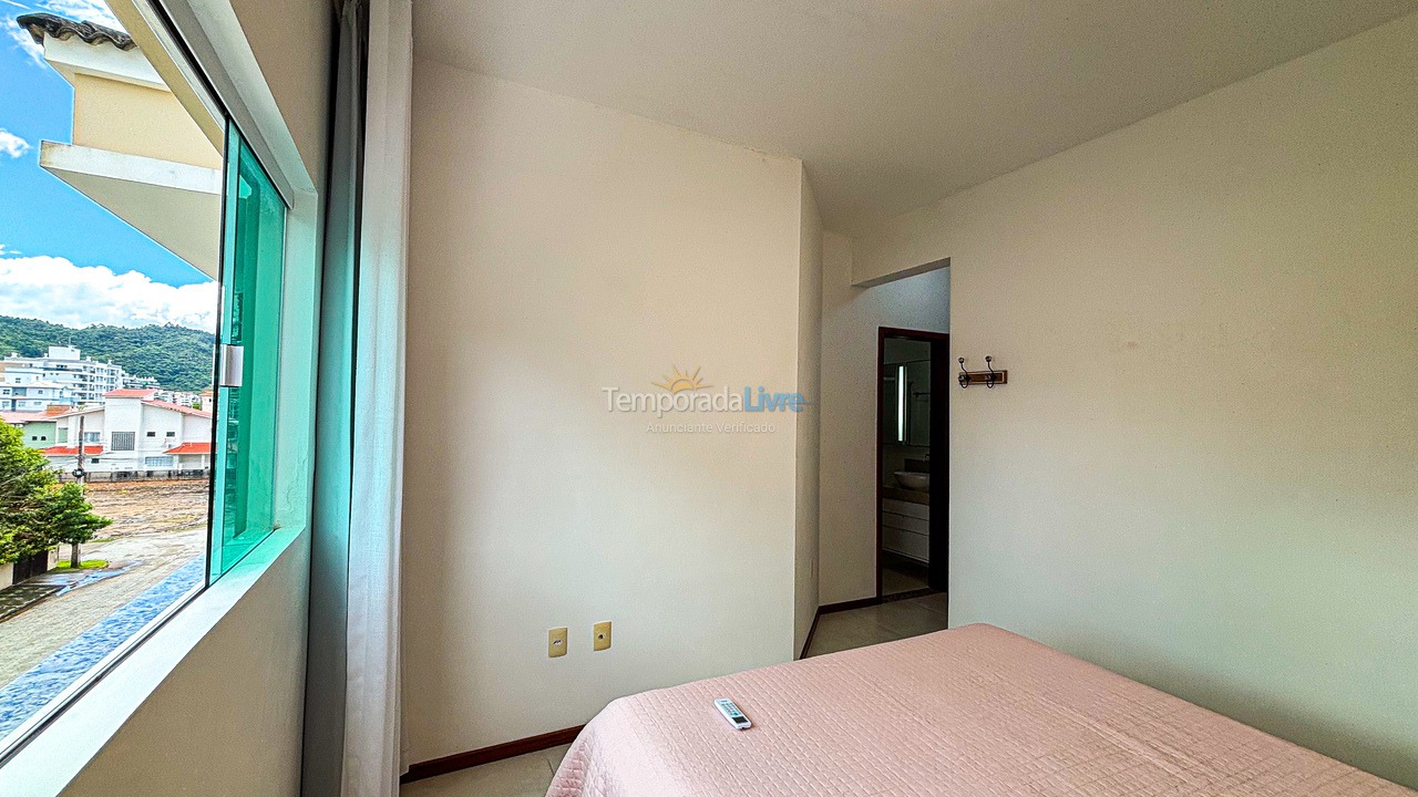 Apartamento para aluguel de temporada em Governador Celso Ramos (Praia de Palmas)