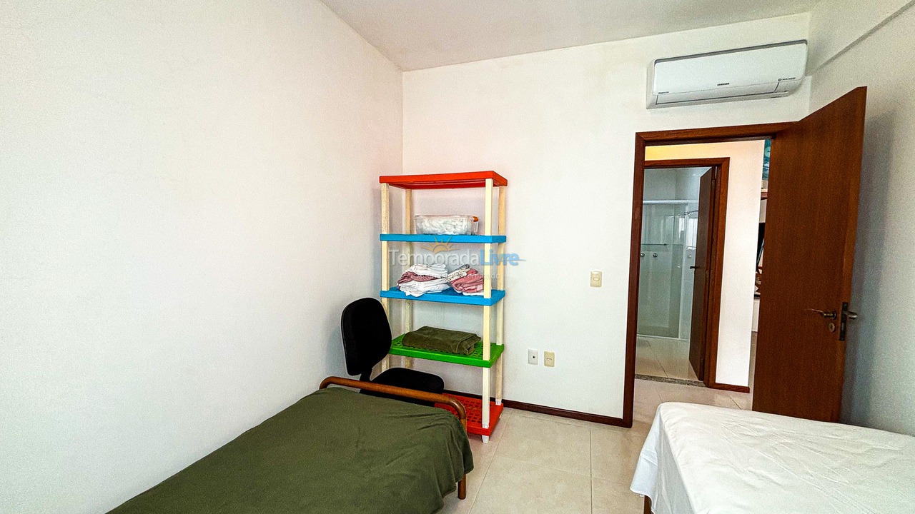 Apartamento para aluguel de temporada em Governador Celso Ramos (Praia de Palmas)